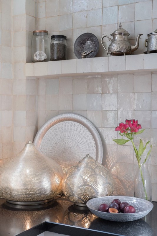 TABLE LAMP ON FLSK BRASS SILVER PLATED 40 - TABLE LAMPS TABLE LAMP ON FLSK BRASS SILVER PLATED 40 - TABLE LAMPS